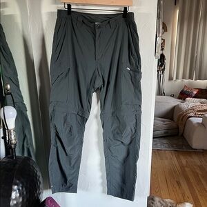 Men's Gray Columbia Outdoor Pants with zipper to be shorts